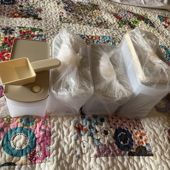 NEW Tupperware Four Shelf Smart Storage Containers Set Beige Lids Free Scoop - Picture 7 of 11